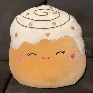 NWT 16” Chanel the Cinnamon Roll Squishmallow
